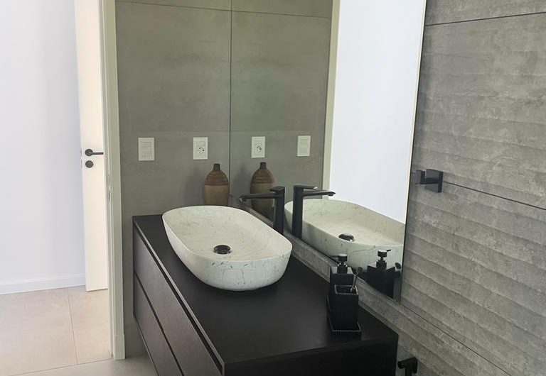 Casa En Venta, 3 Dormitorios, Barrio Privado, Piscina.