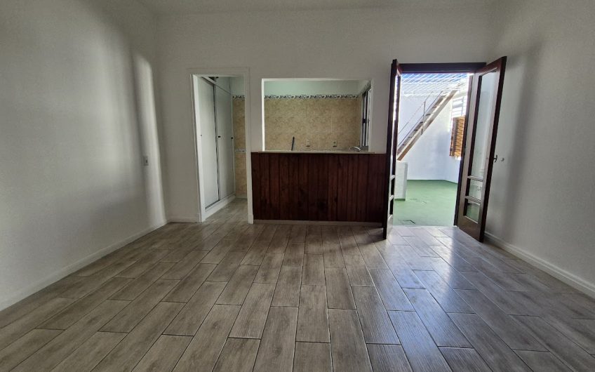 Apartamento planta baja, 2 dormitorios, patio, parrillero