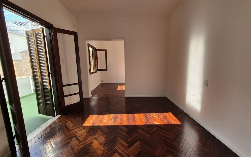 Apartamento planta baja, 2 dormitorios, patio, parrillero