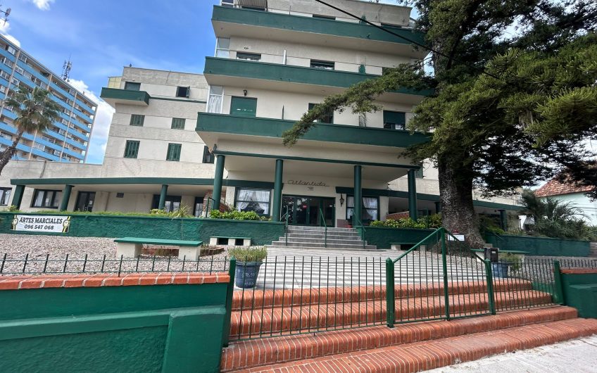 Apartamento en Atlantida, sobre Rambla.